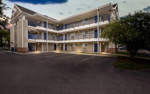 Suburban Studios Lakeland North I-4