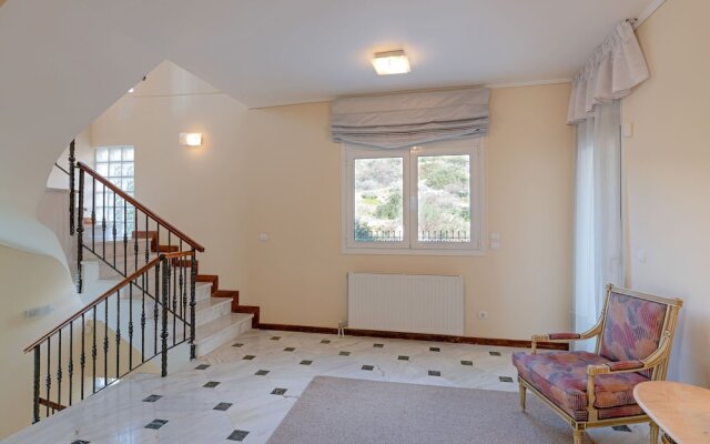 Lovely Family Holiday Home in Saronida Attikis near Beach