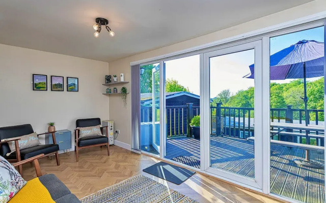 Chalet in Snowdonia With Pool & Fishing Lake