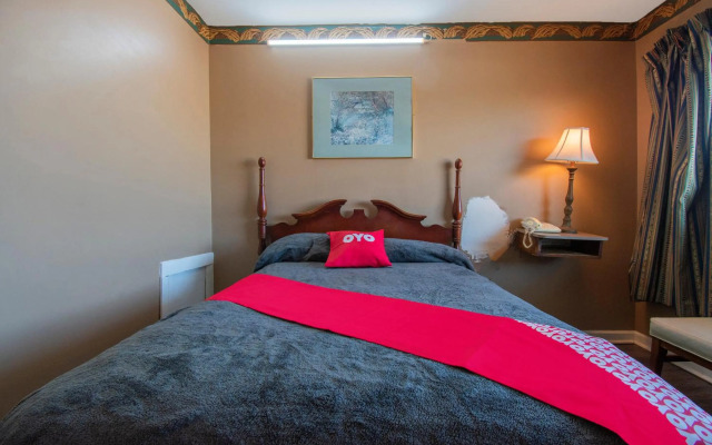 OYO Hotel Calhoun, GA I-75