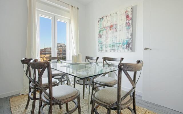 The Best Location, 8pax, 3BD & 2Bth, Reina Sofia II