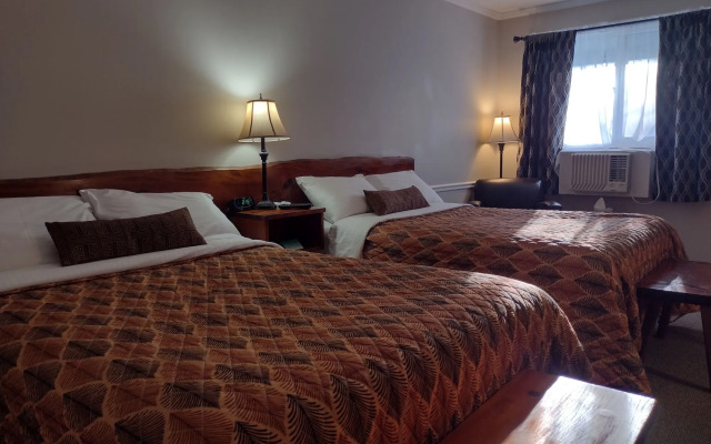 The Lodge At West River