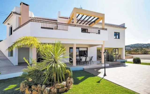 Villa Melody Latchi