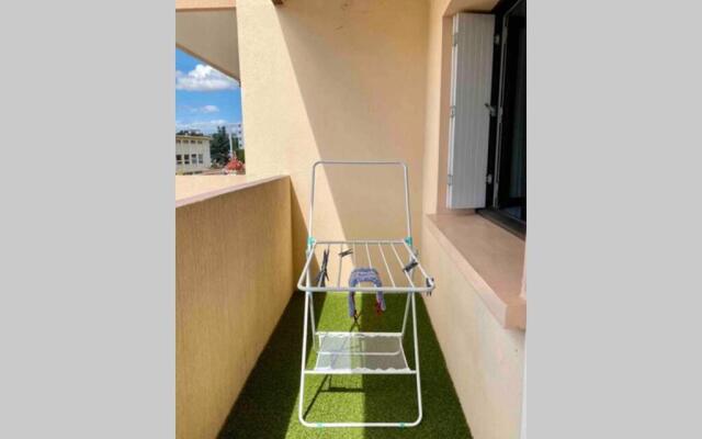 Le Continental Beau T2 plein centre + parking