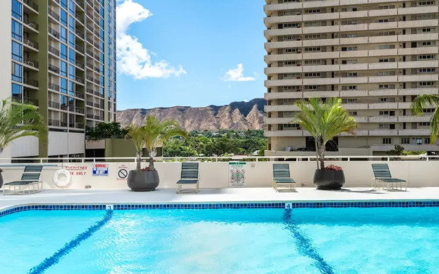 Deluxe Ocean and City View Waikiki Banyan Condo, Free Parking & Wi-Fi by Koko Resort Vacation Rentals