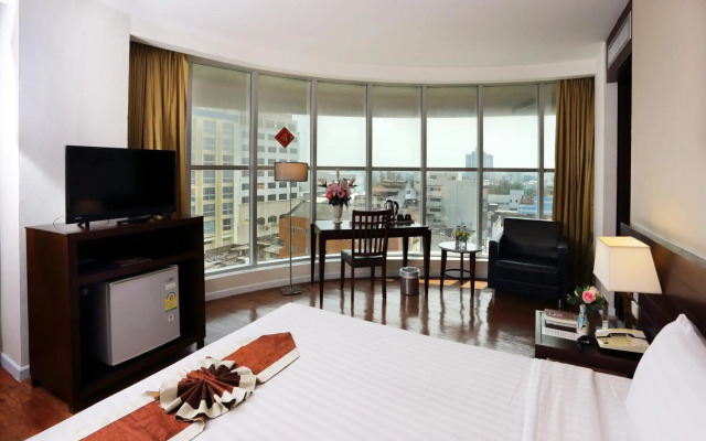 Golden Crown Grand Hotel