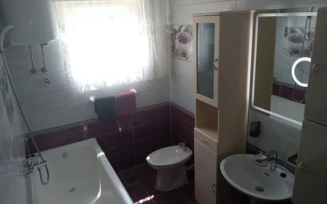 New And Completely Renovated Apartment 5-1