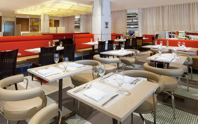 The New Yorker Hotel, a Lotte Hotel