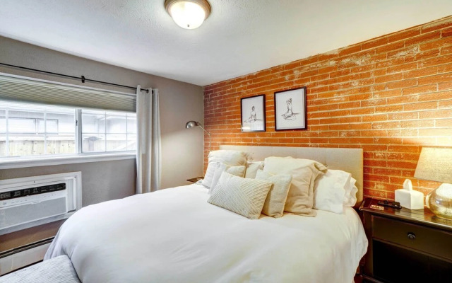 Luxe Denver Condo w/ Community Patio & Grill