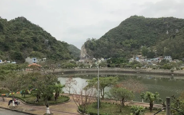 Cat Ba Central Hotel II - Hostel