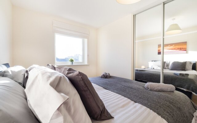 Deluxe Kennet Island Apartment