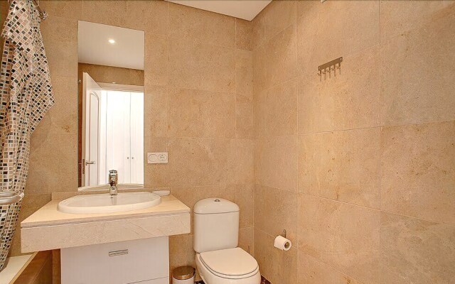 3 bedroom apartment garden and sea view