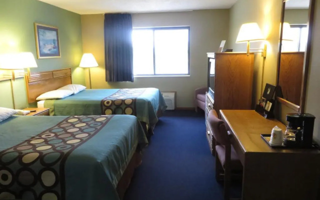 Super 8 by Wyndham Macomb
