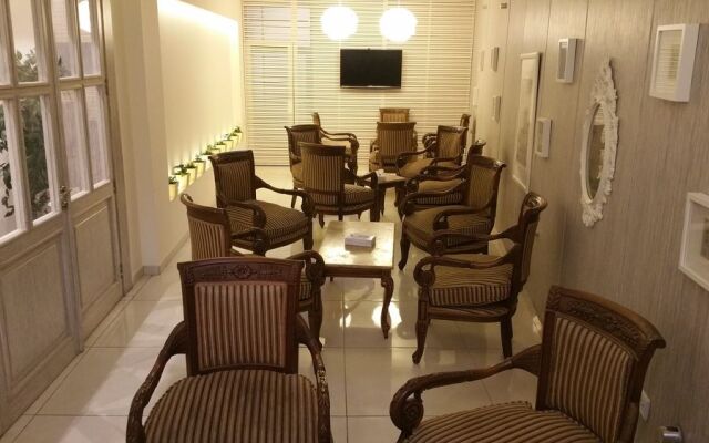 Al Ballouti Hotel Suites