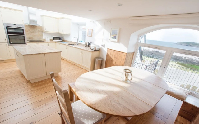 Stables Croyde 4 Bedrooms, Sleeps 8, Sea & Beach Views