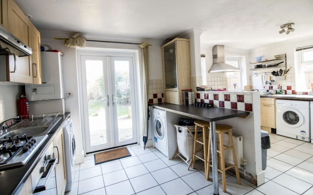Lovely Rooms in a Quiet Place of Woking