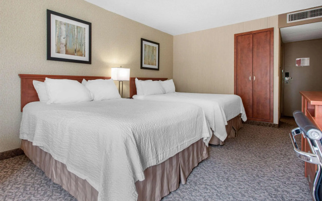 Clarion Hotel & Suites