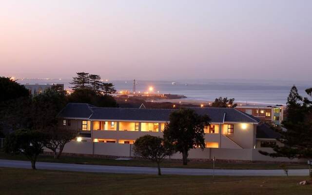 Room in B&B - Quiet Guest Room With Double bed and Kitchen, Near Port Elizabeth
