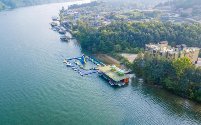 Clover Resort