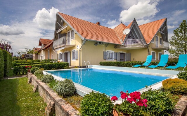 Amarillo 5 Balatonm Riaf rd