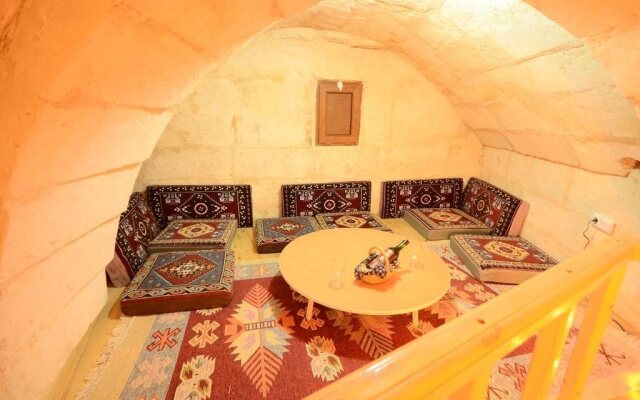 Alexander Cave House