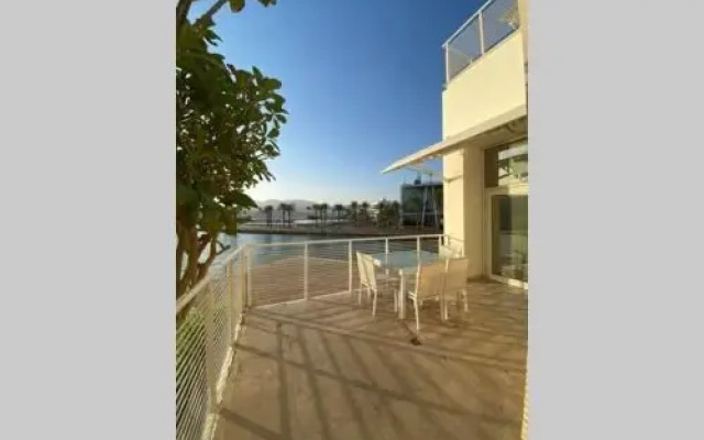 Haverim Ba’Lagouna AMAZING Duplex 3BR Front Sea