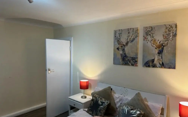 Superb 1-bed Private Family Apartment in Centre