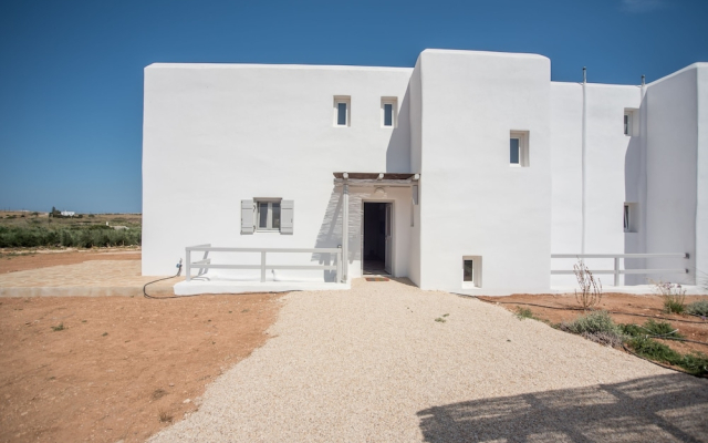 Fabulous pool villa near the beach by VillaRentalsgr
