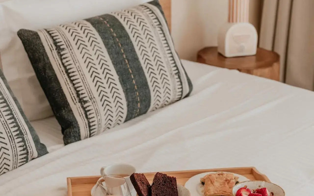 Ostrako Beachside Suites