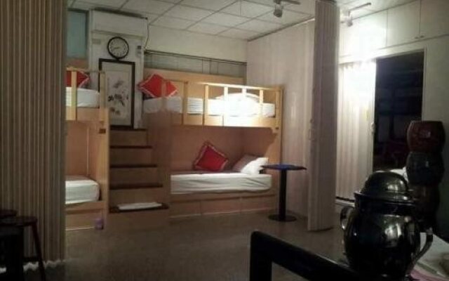 Jiji Art Backpackers Hostel