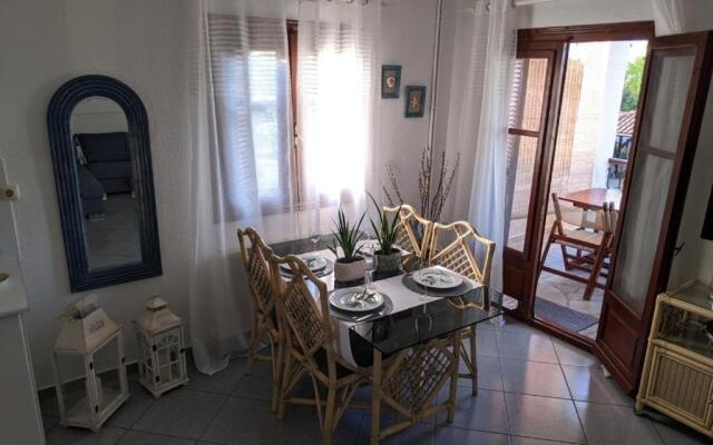 Villa Beta - 5min walk to beach, BBQ, Parking