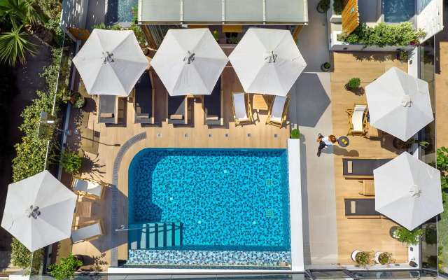 Calla Luxury Seafront Suites