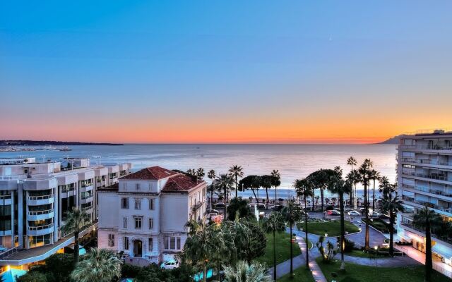 Vaste appartement Croisette vue mer