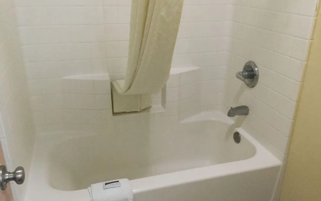Luxury Inn and Suites Seaworld Lackland