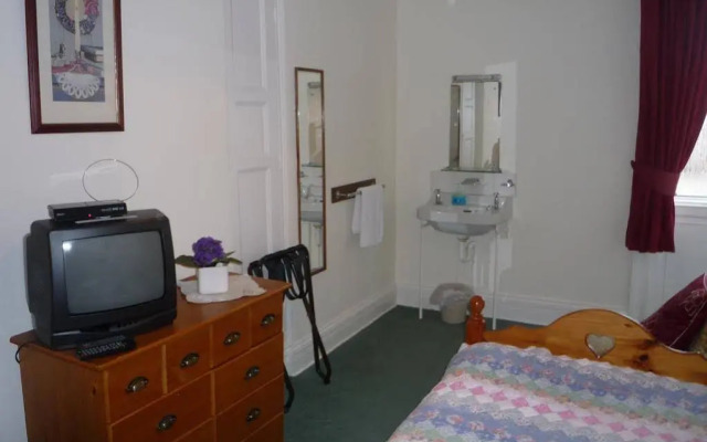 Vallum House Hotel