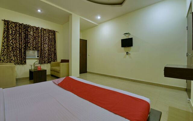 OYO 11754 Hotel Classic 7