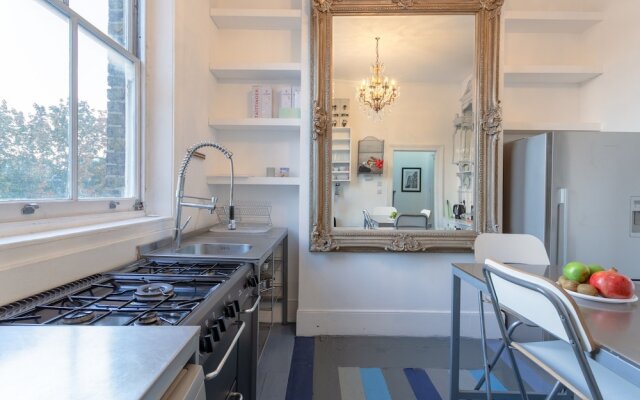 Stunning 3 Bedrooms Apartment on Portobello Road