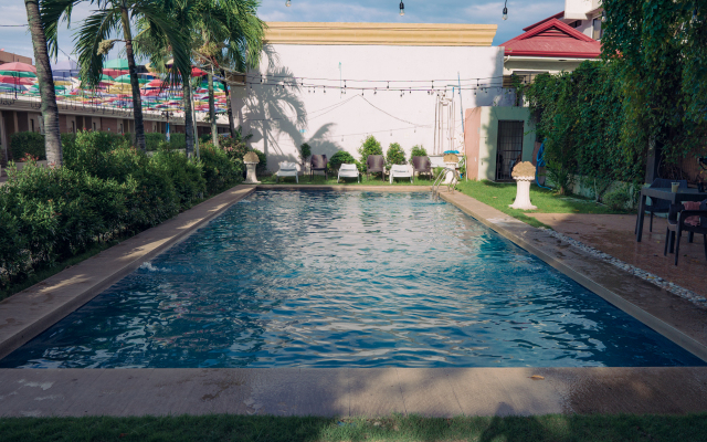S&M Hotel