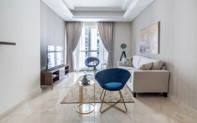 Luxuriously Elegant 2BR Apartment in Downtown Dubai