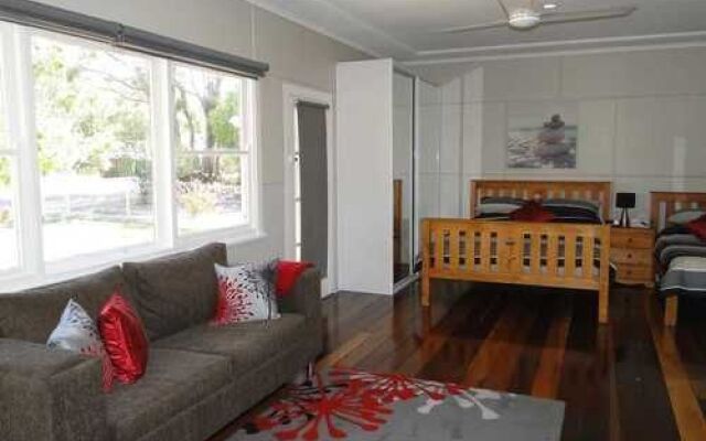 Government Road, 102