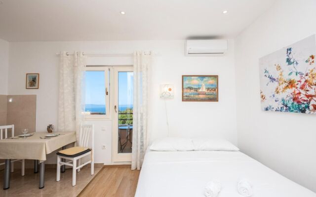 Awesome Apartment in Makarska With Wifi