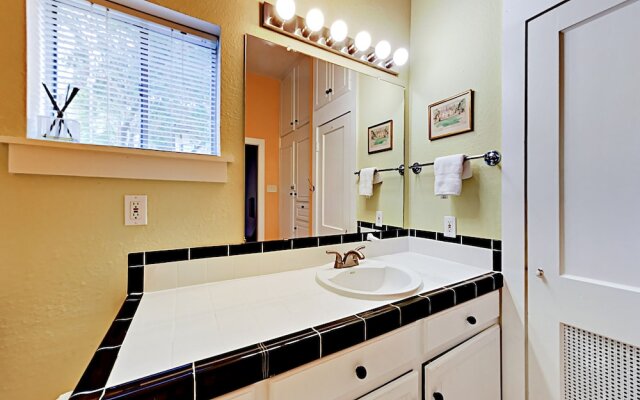 Huge Lake Travis - 4 Bedroom Home