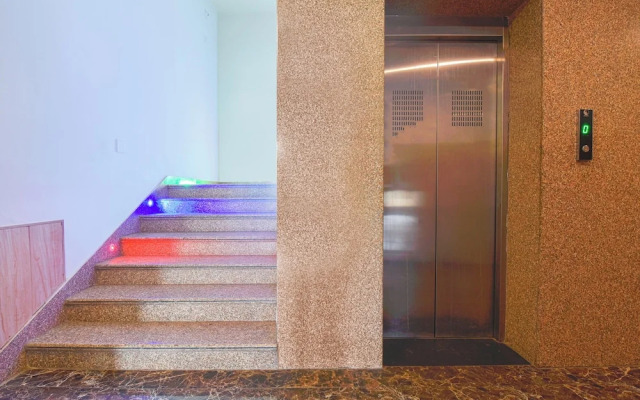 Fabhotel Prime The Royal Galaxy