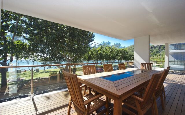 Maggies Beachfront Apt. 3