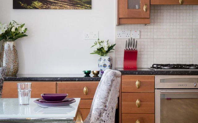 Designer 2-bed 2-bath Behind Selfridges