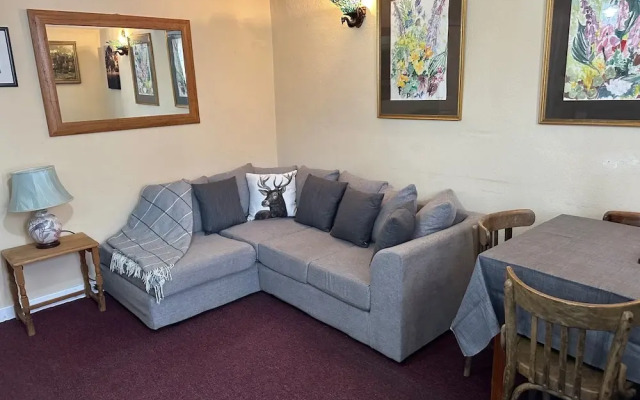 Llanidloes - Sleeps 7 - Parking - Pet Friendly