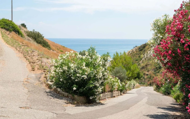 Holiday Home in Roseto Near Majestic Castle