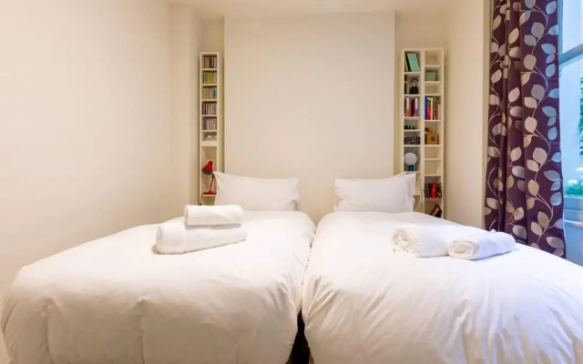 Elegant 2BD Flat 5 Mins to Kensington Gardens!
