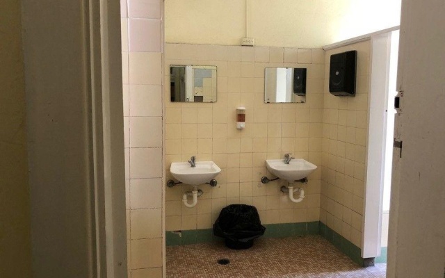The Horse & Jockey Hotel – Bathroom – Singleton