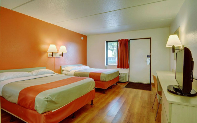Motel 6 Chicopee, MA - Springfield